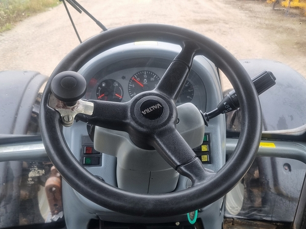 Chris Atkin & Son Ltd - Valtra T180